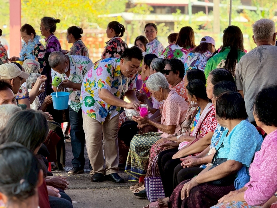 วันที่ 13 เมษายน พ.ศ. 2569 องค์การบริหารส่วนตำบลคอนสาย จัดโครงการสืบสานประเพณีวันสงกรานต์ และกิจกรรมรดน้ำขอพรผู้สูงอายุ ประจำปี 2569  โดยมี นายวัฒนา อินทร์สา นายกองค์การบริหารส่วนตำบล เป็นประธานในการเปิดงานฯ พร้อมด้วยหัวหน้าส่วนราชการ ข้าราชการ พนักง
