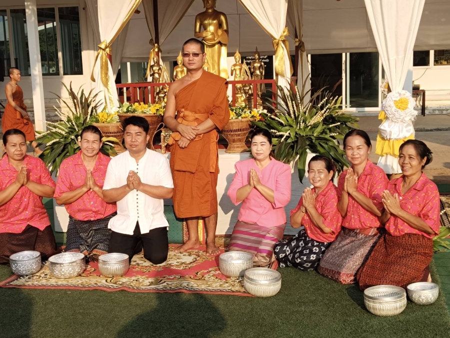 วันที่ 14  เมษายน พ.ศ.  2569 นายวัฒนา อินทร์สา  นายกองค์การบริหารส่วนตำบลคอนสาย ร่วมกิจกรรมทำบุญตักบาตรกับชุมชนตำบลคอนสาย หมู่ที่ 5 และหมู่ที่ 6  เนื่องในเทศกาลสงกรานต์ วันปีใหม่ไทย ณ วัดศรีอุดร บ้านคอนสาย